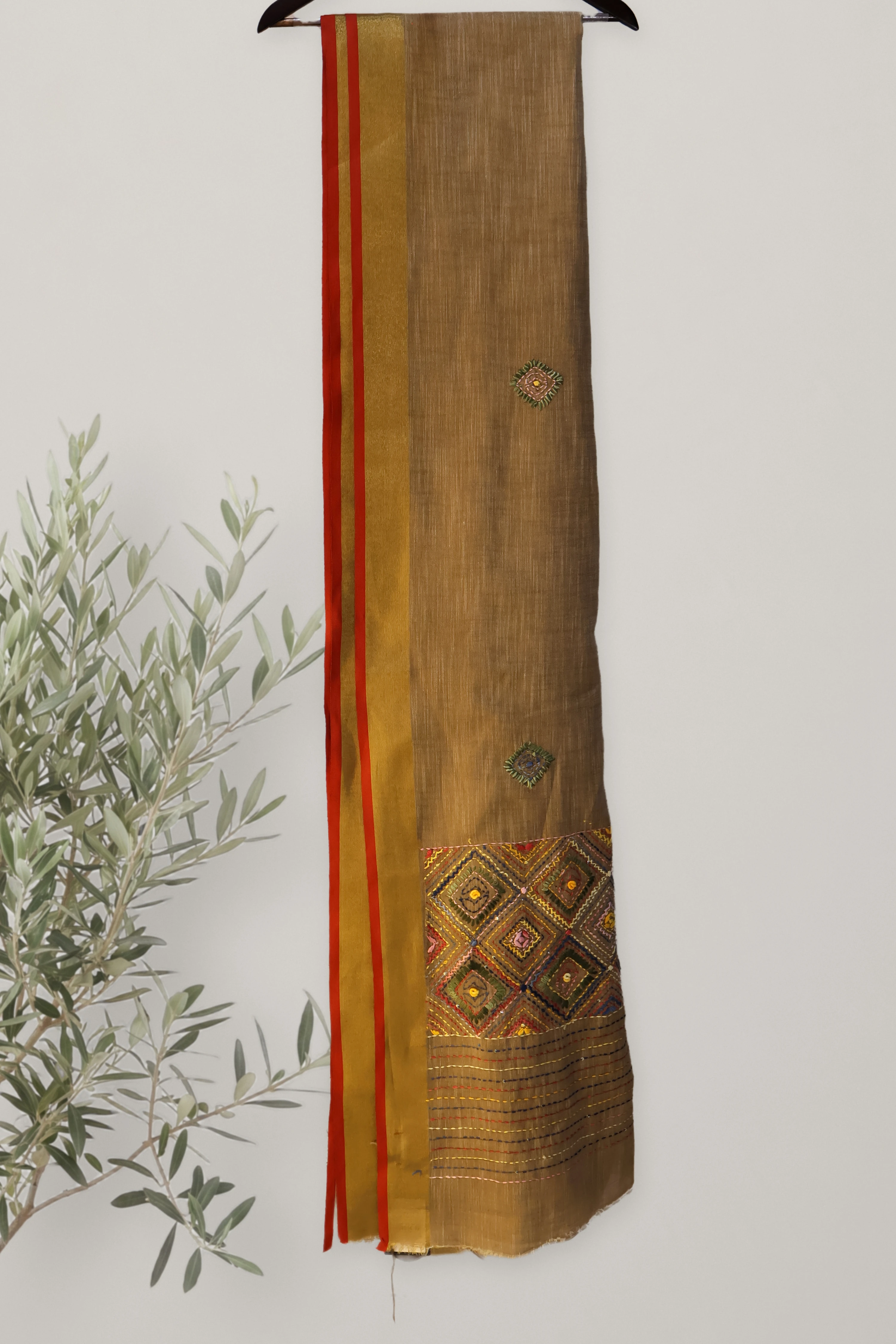 Saree 133: a detail of the work.