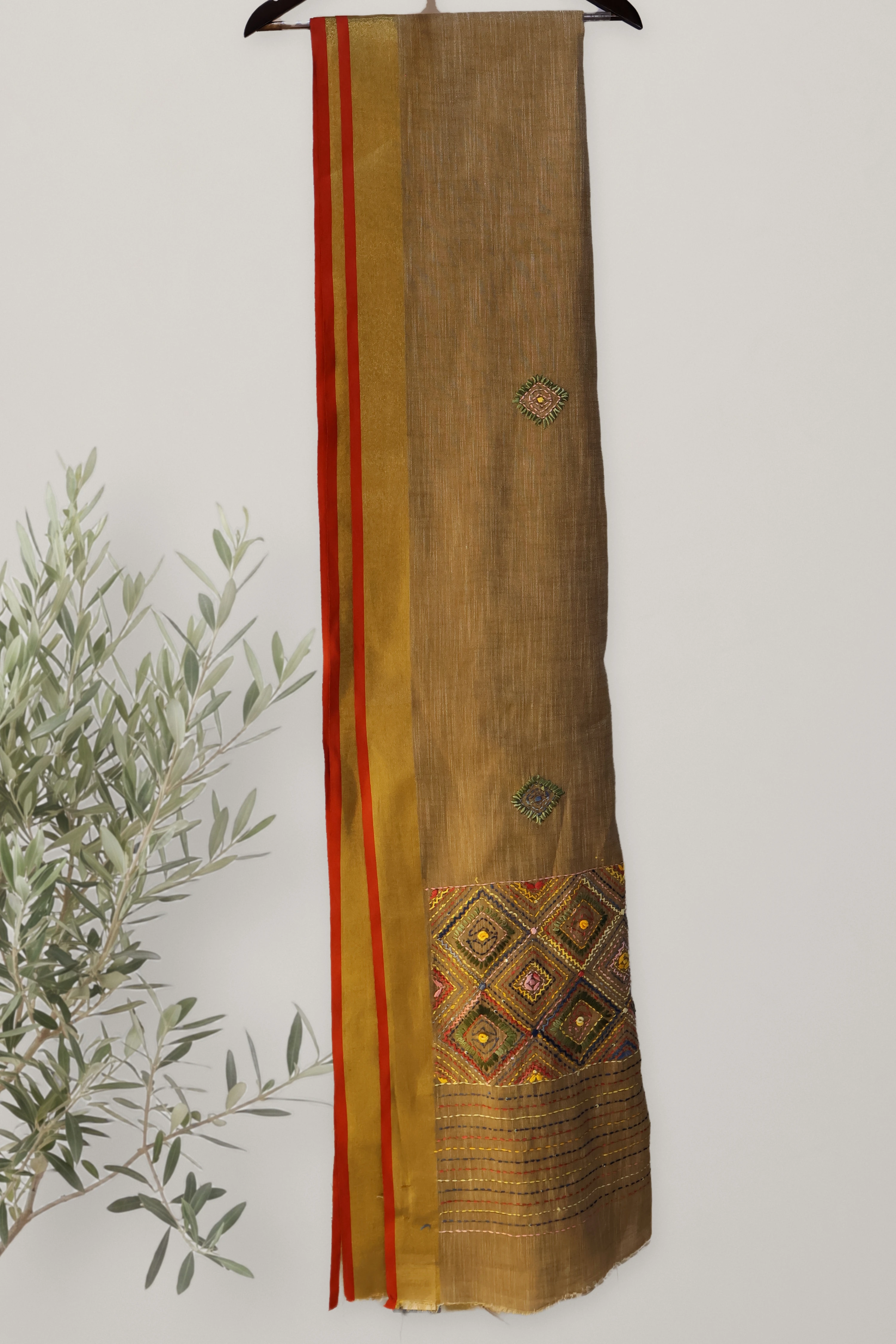 Saree 133: a detail of the work.