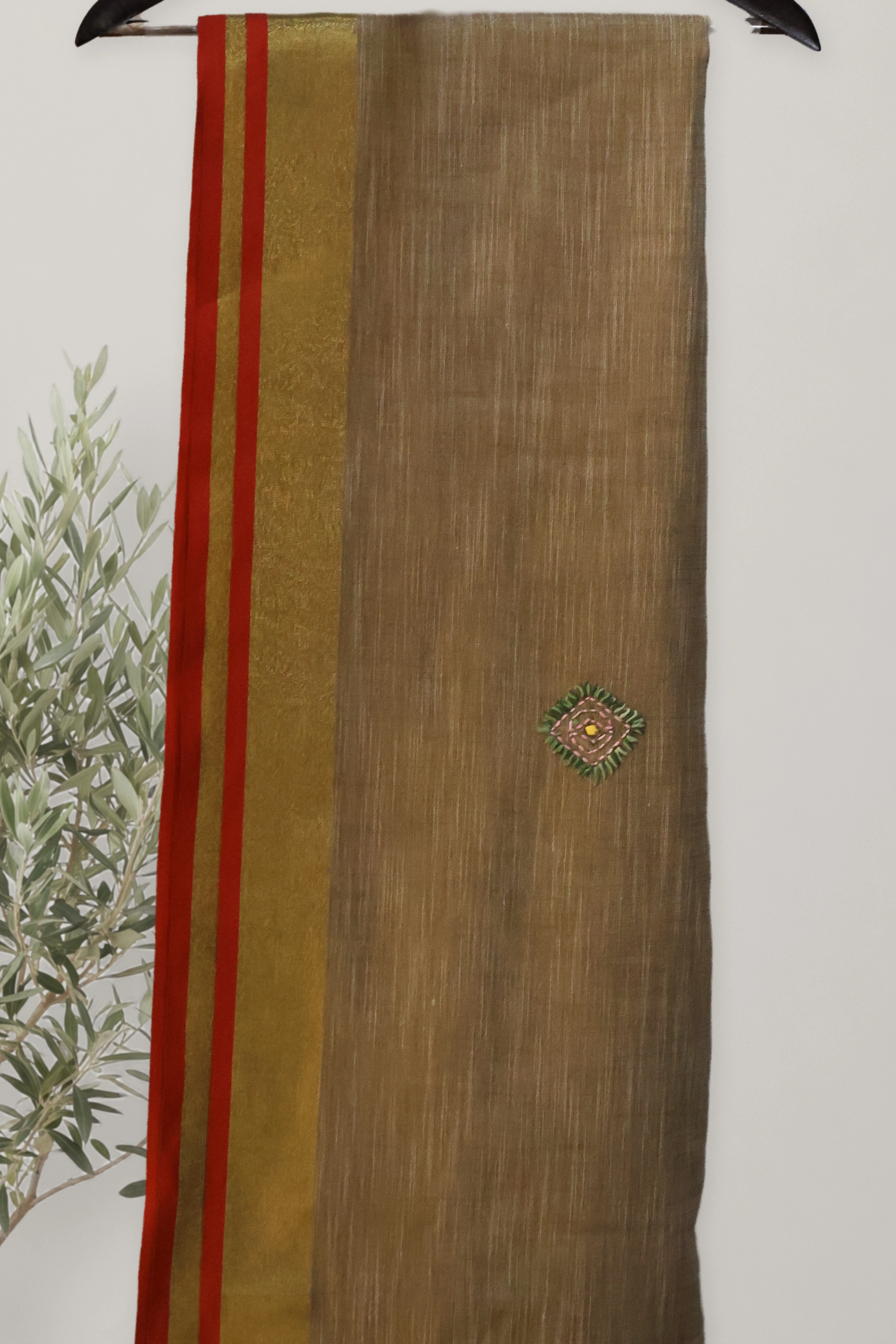 Saree 133: a detail of the work.