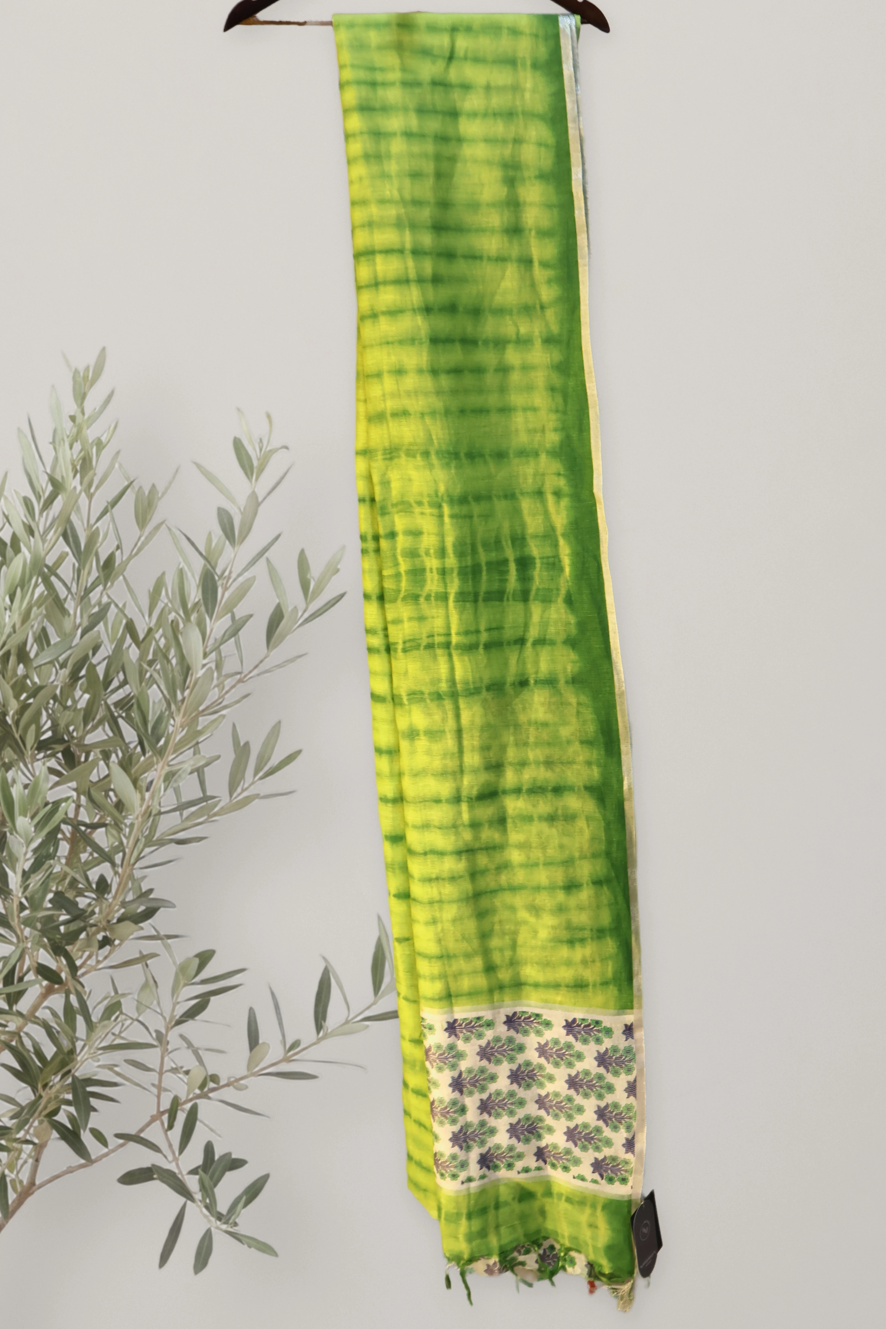 Saree 134: the whole piece, laid out.