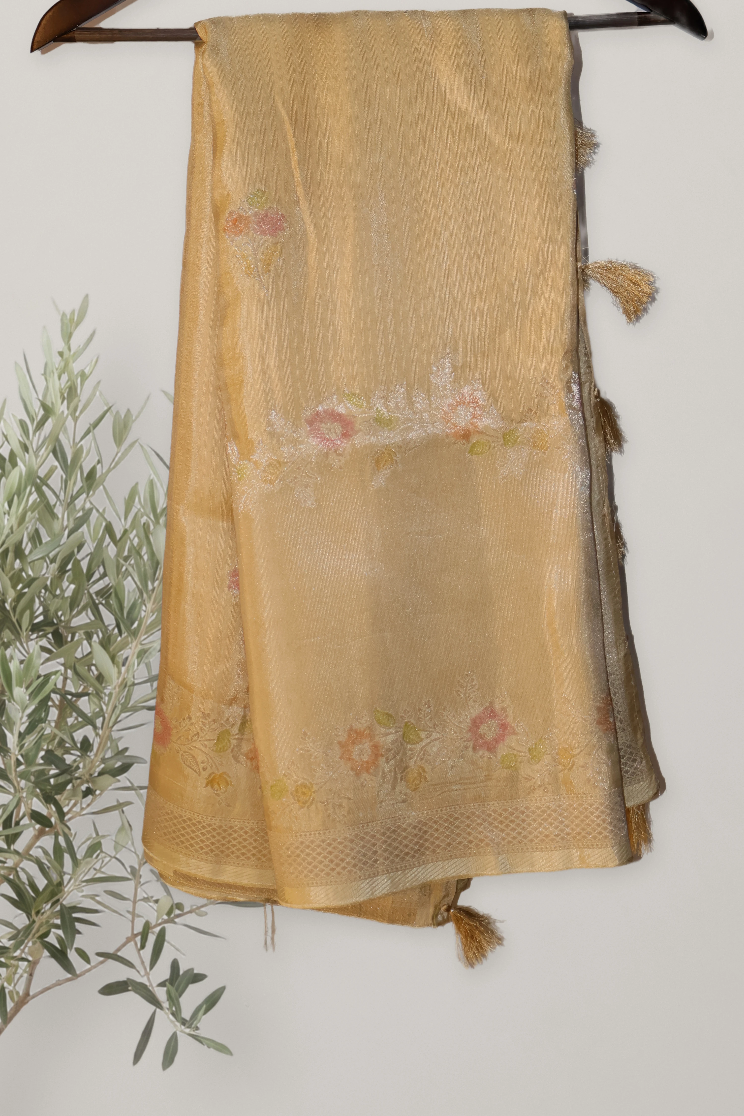 Saree 136: a detail of the work.