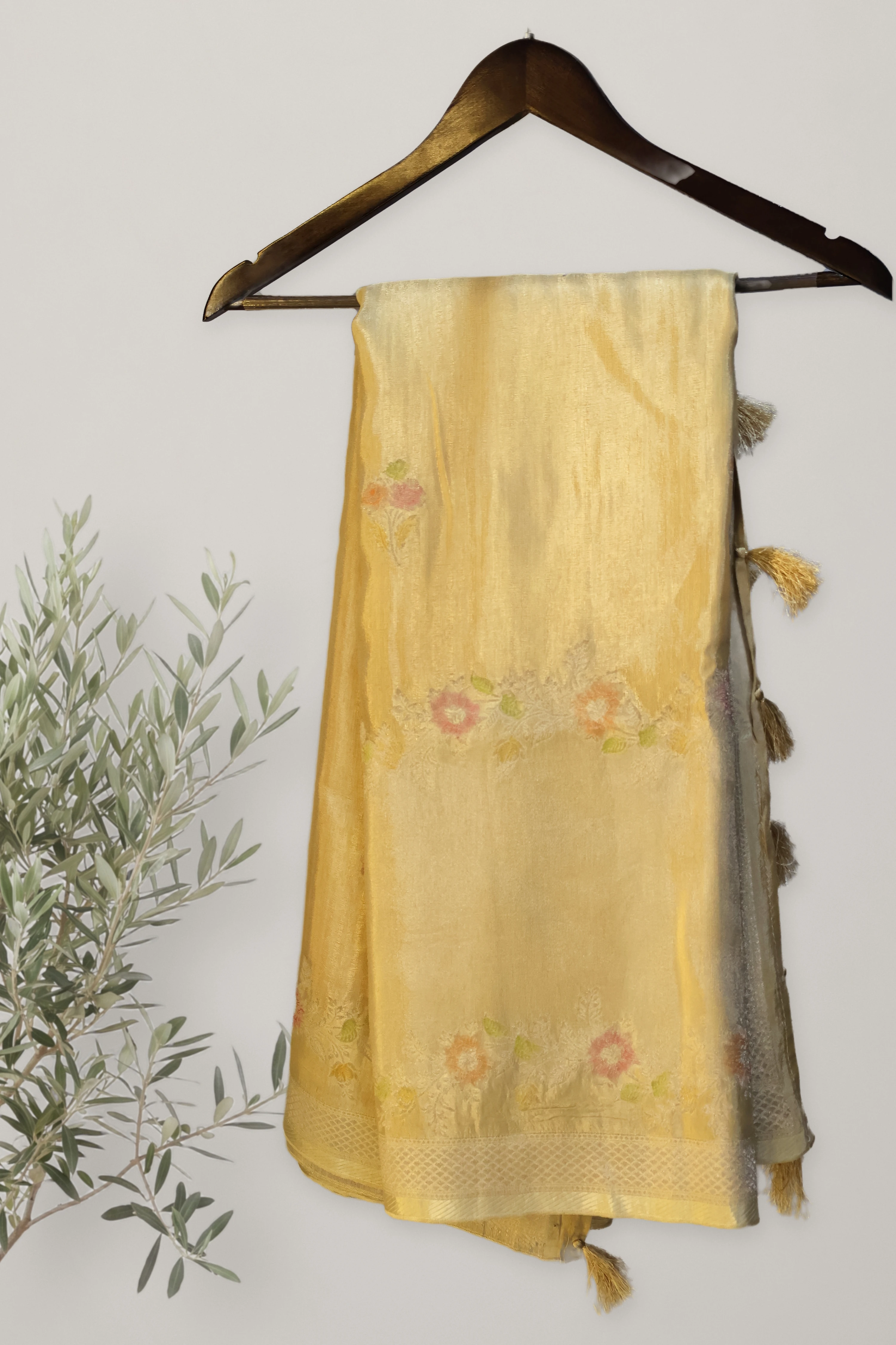 Saree 136: a detail of the work.