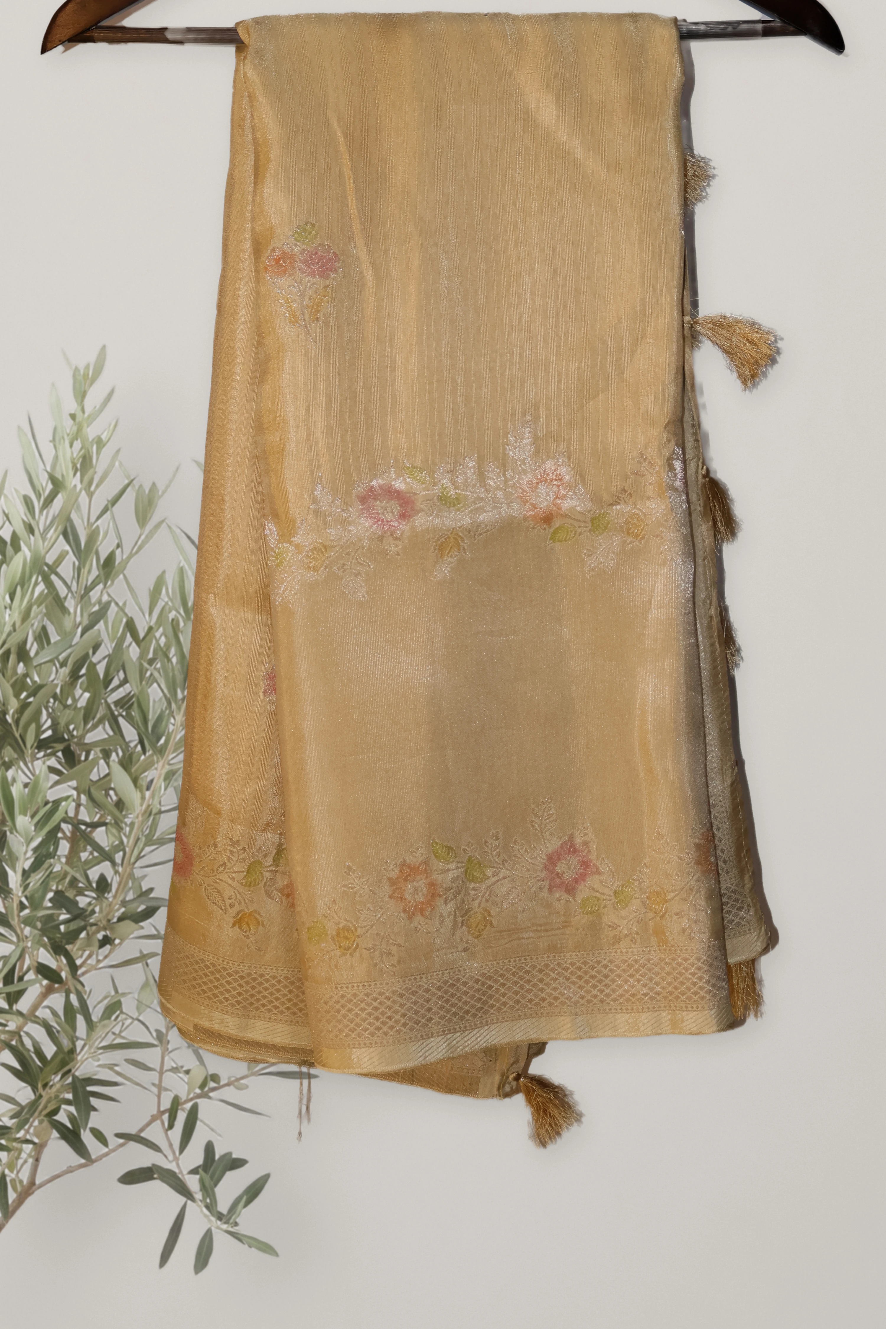Saree 136: a detail of the work.