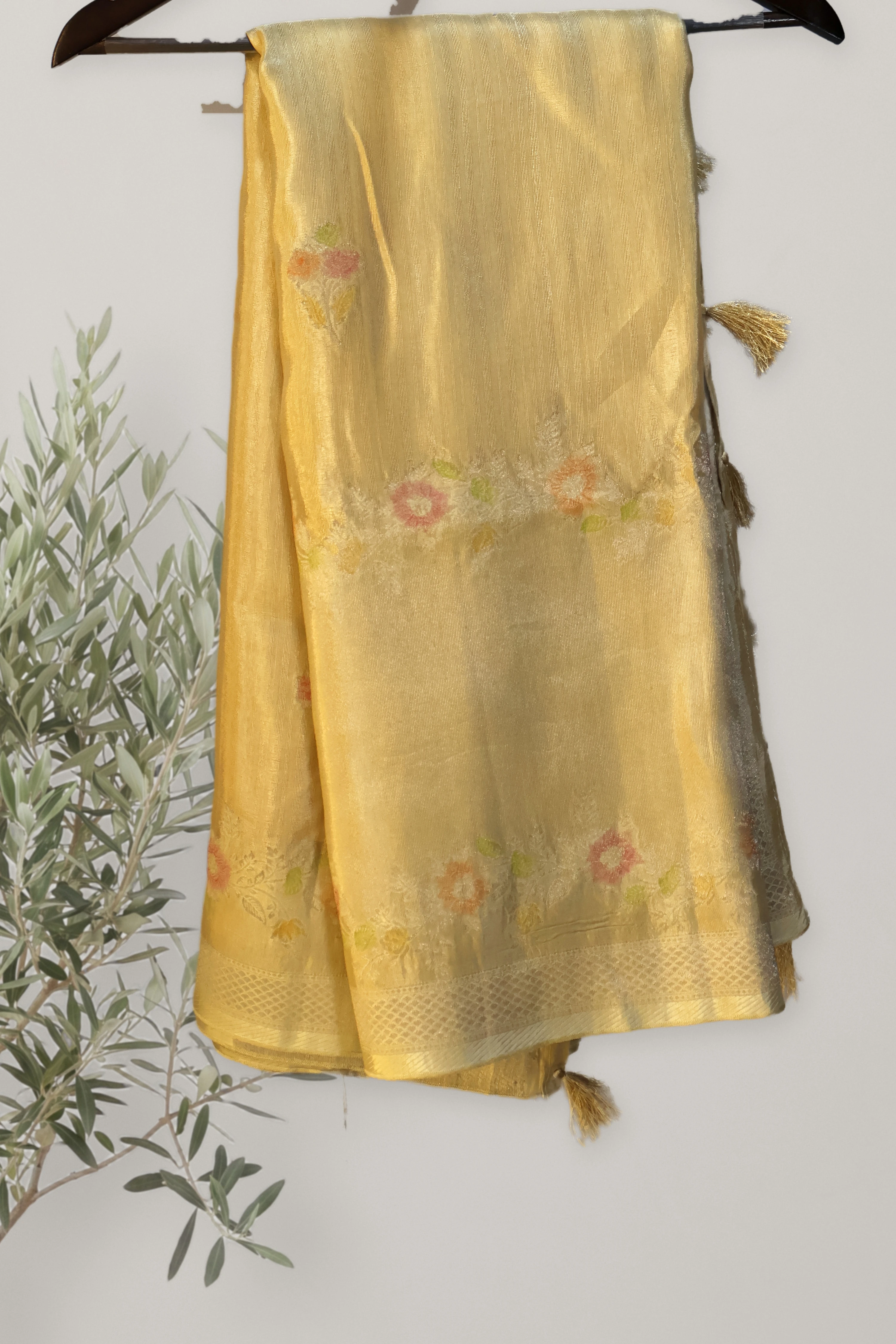 Saree 136: a detail of the work.