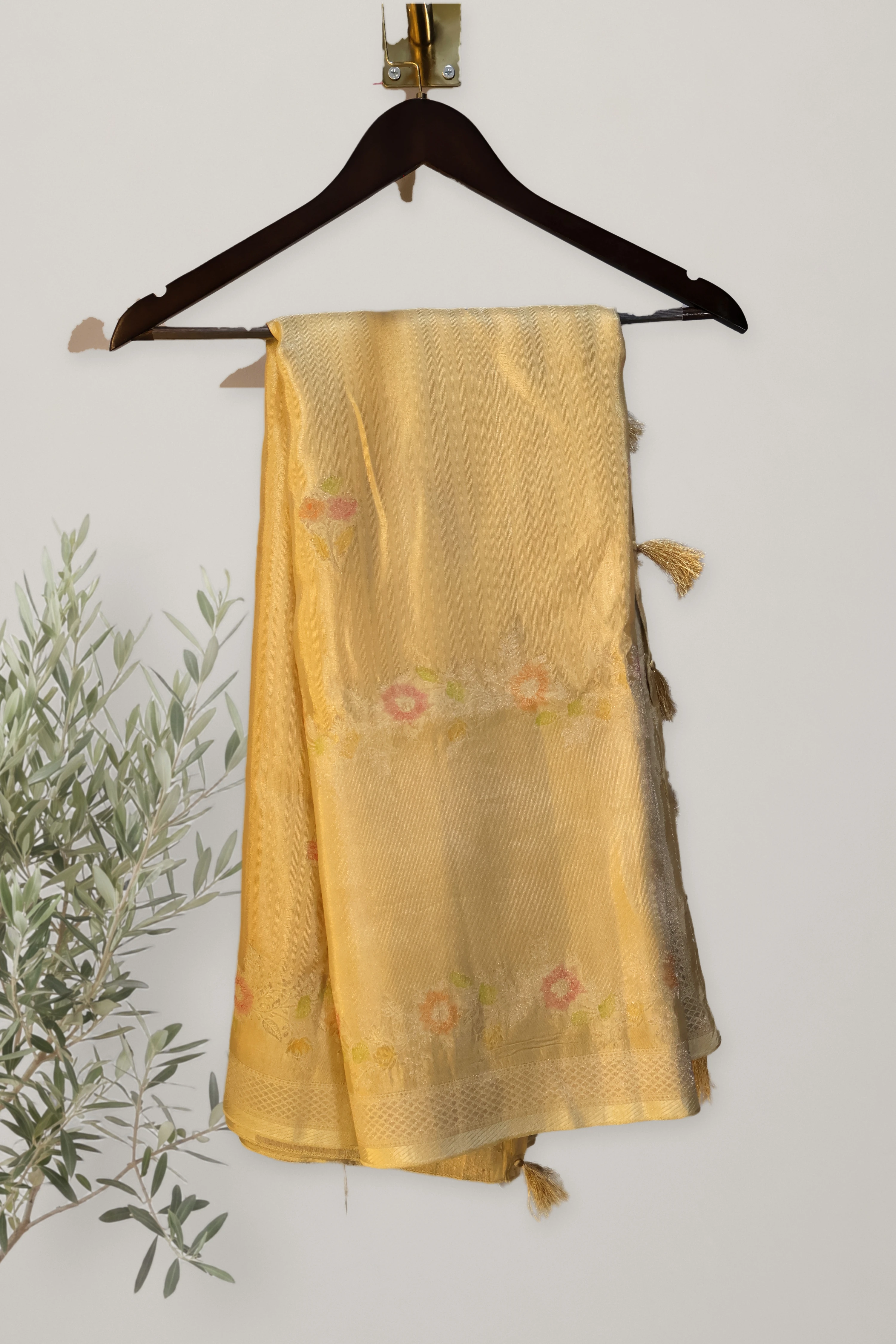 Saree 136: a detail of the work.