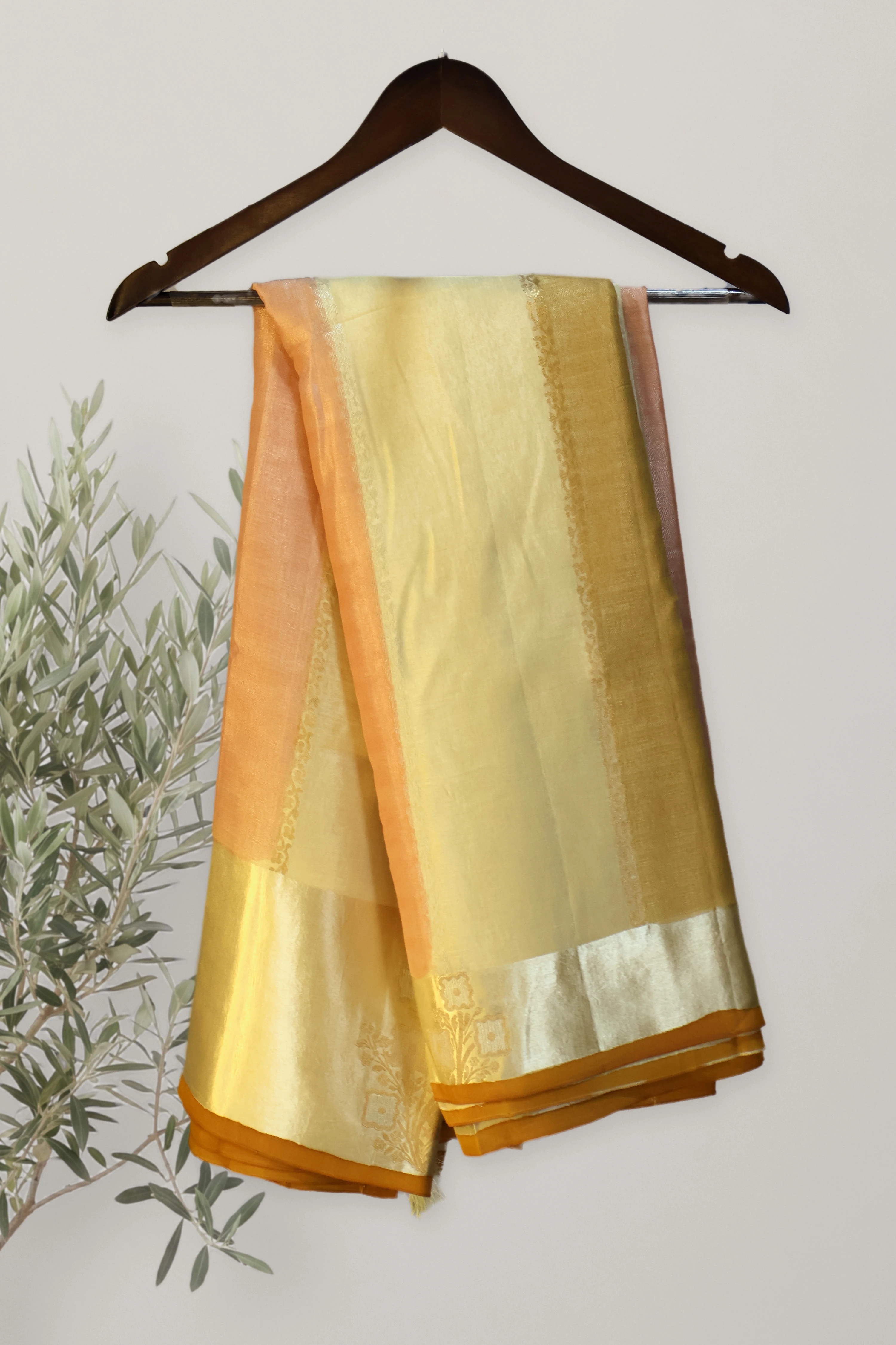 Saree 137: a detail of the work.