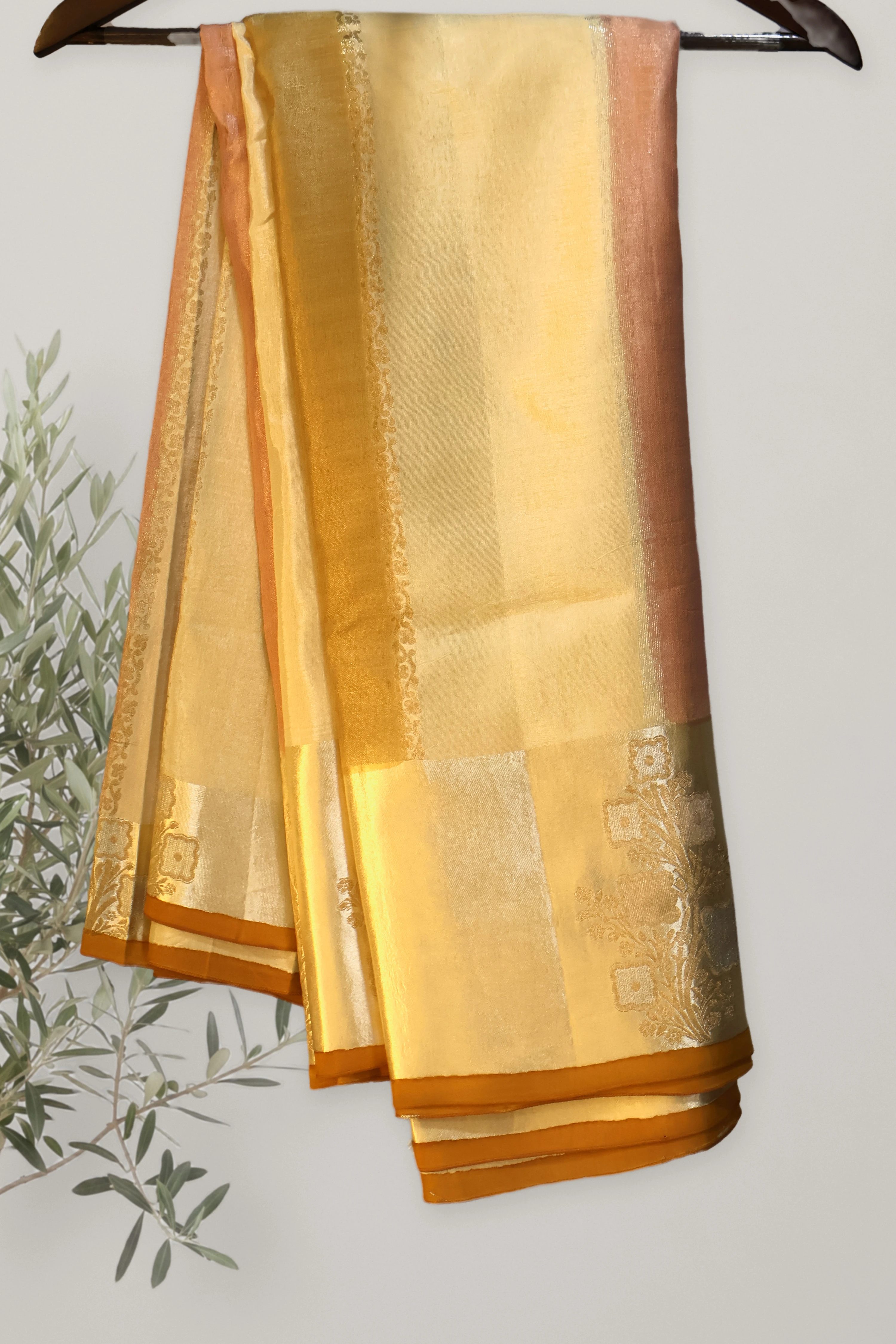 Saree 137: a detail of the work.