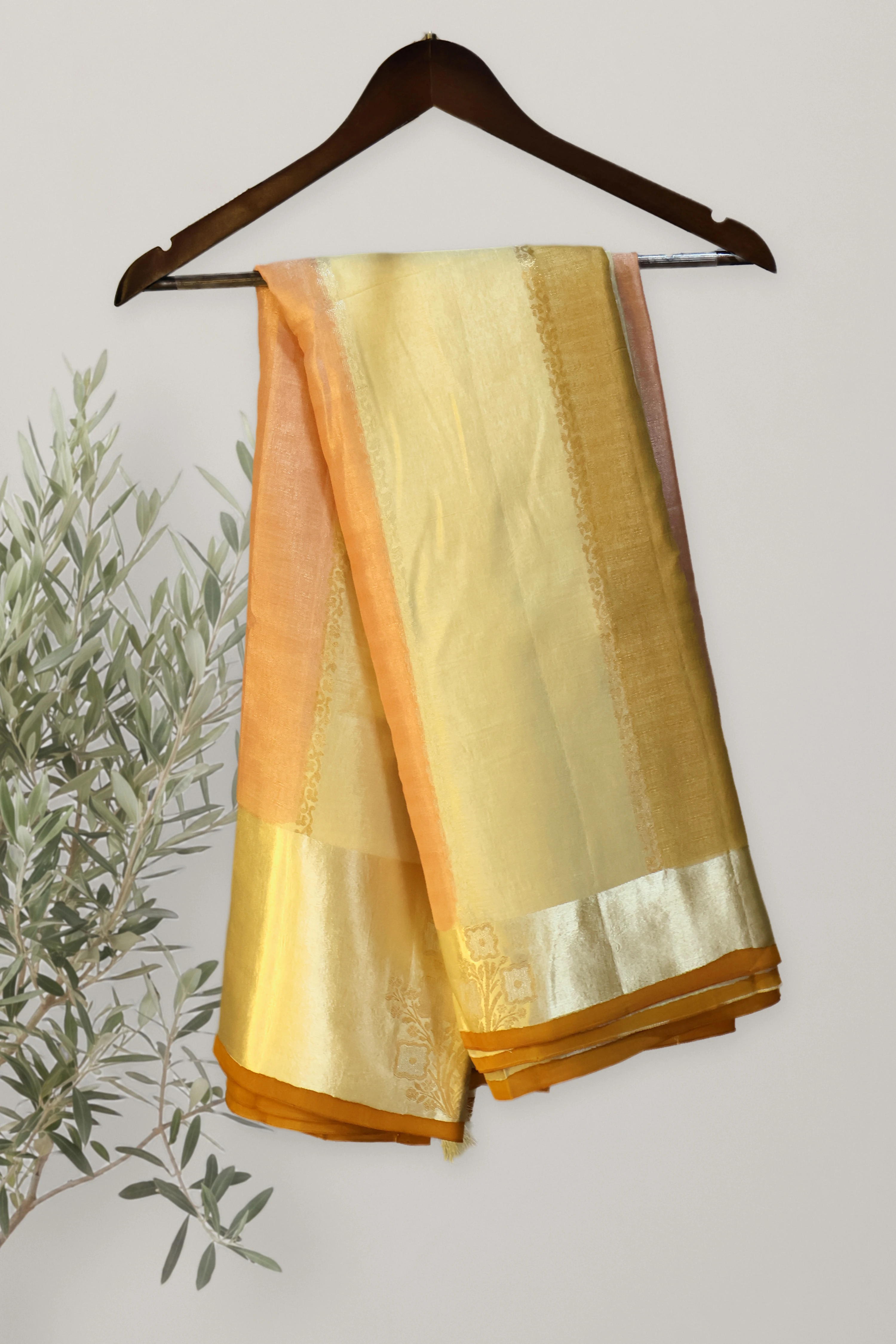 Saree 137: a detail of the work.
