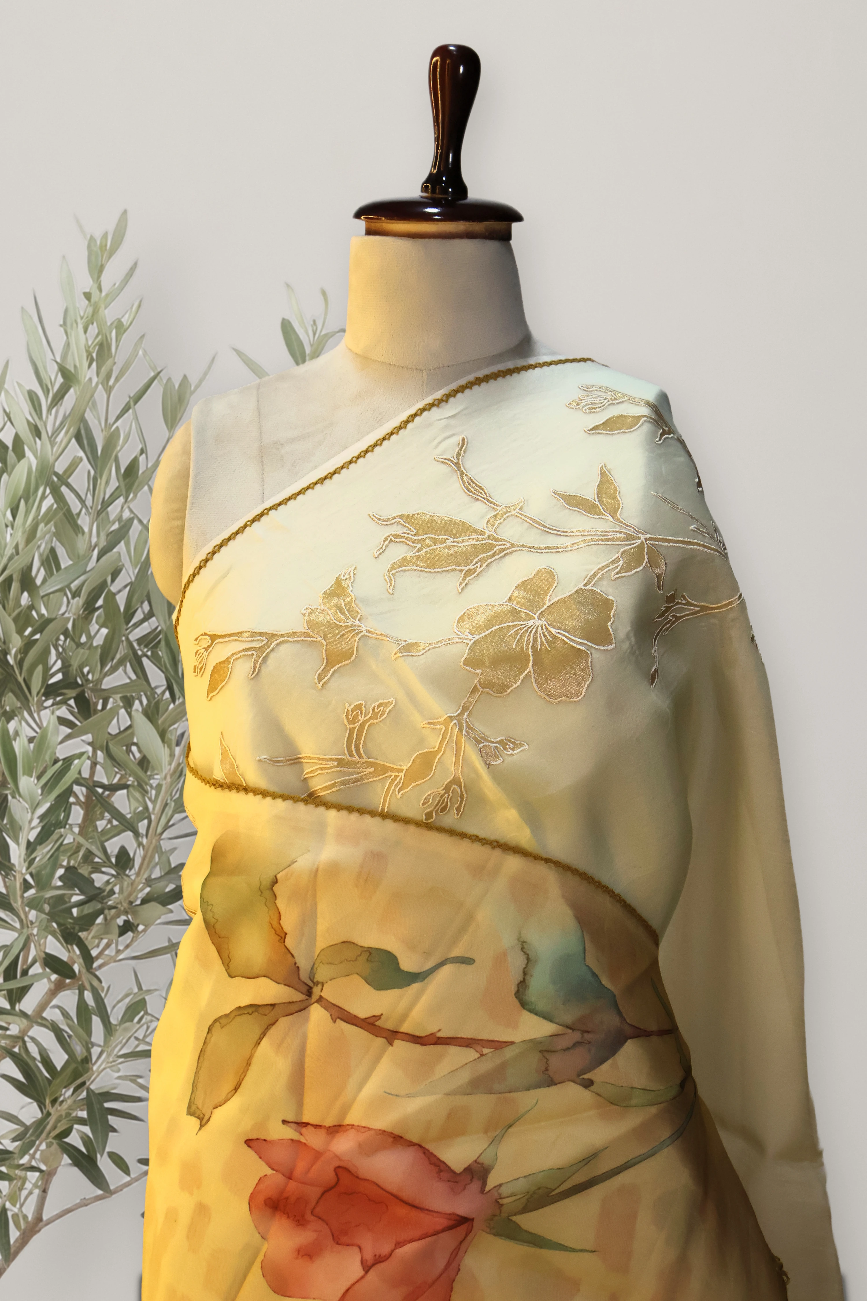 Organza: a detail of the work. Organza.