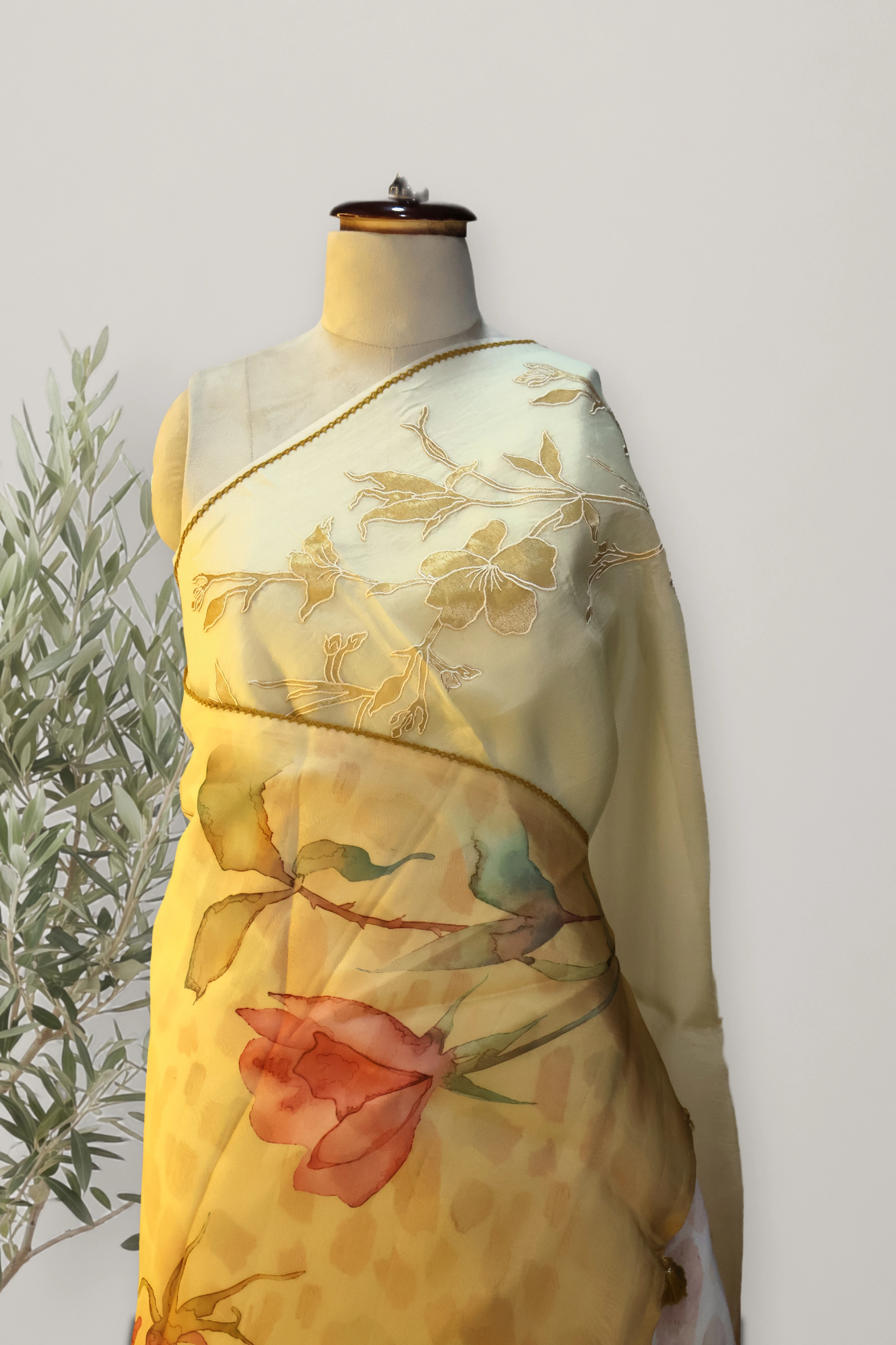 Organza: a detail of the work. Organza.