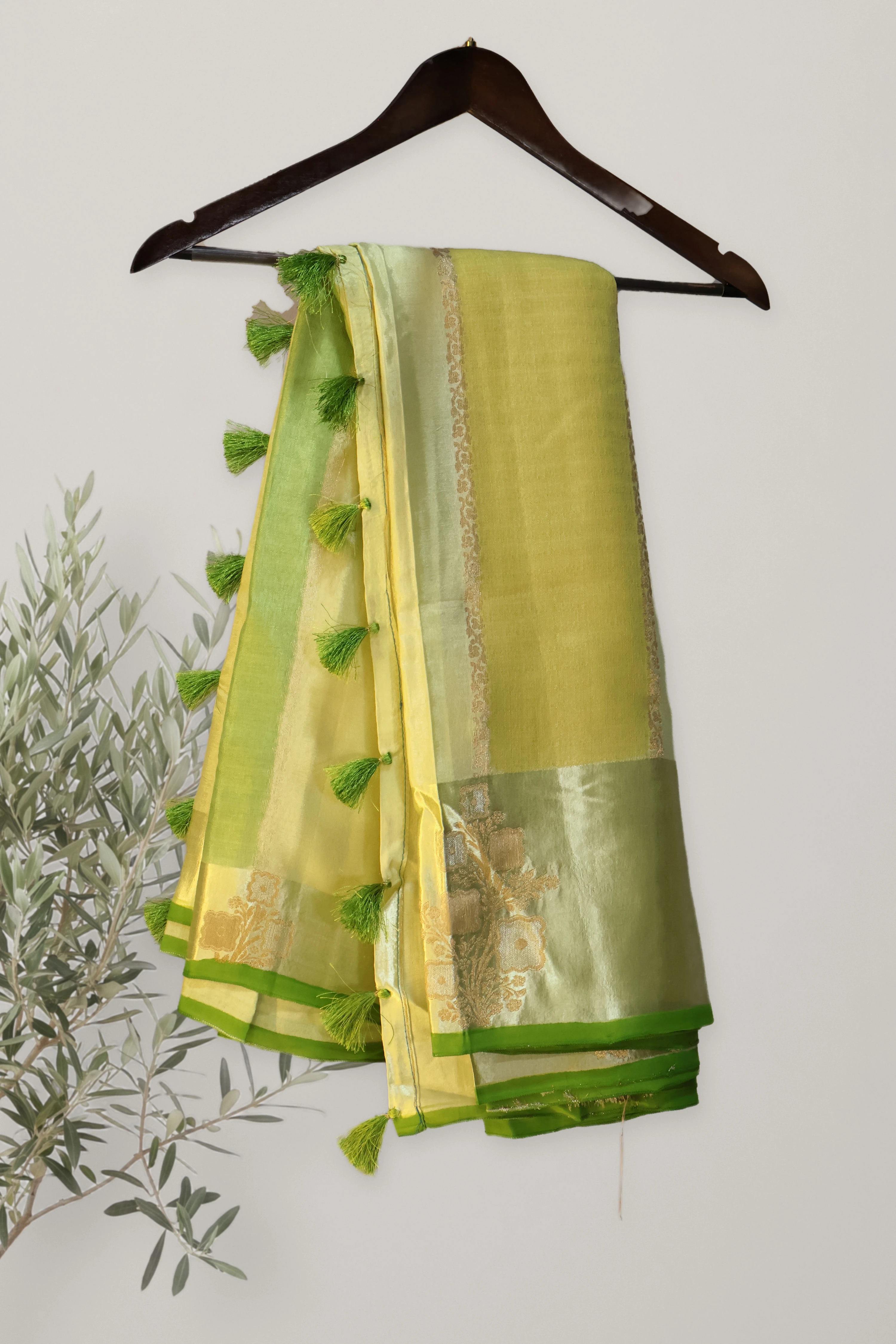 Banarasi Satin Patta Saree: a detail of the work. Banarasi.