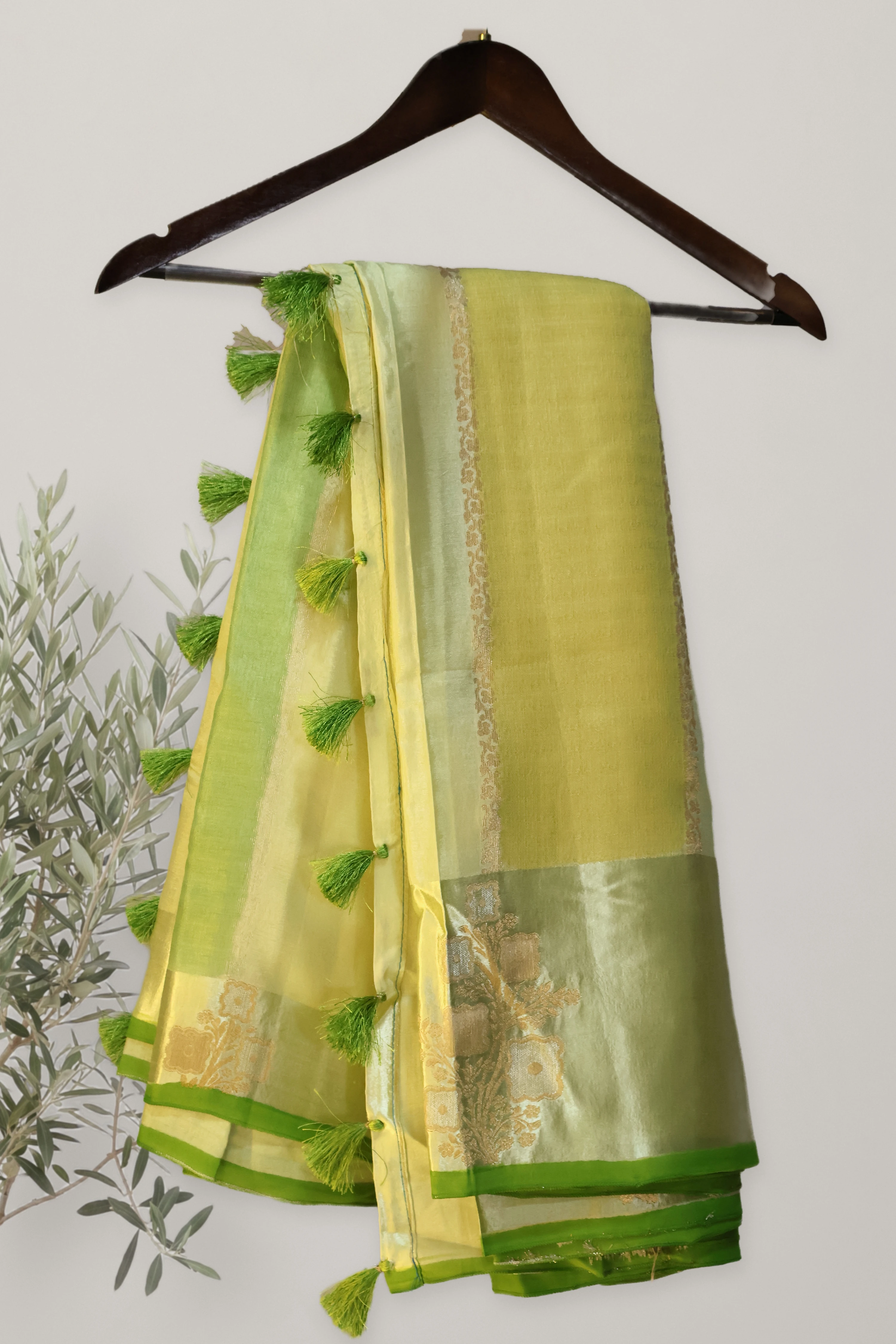 Banarasi Satin Patta Saree: a detail of the work. Banarasi.