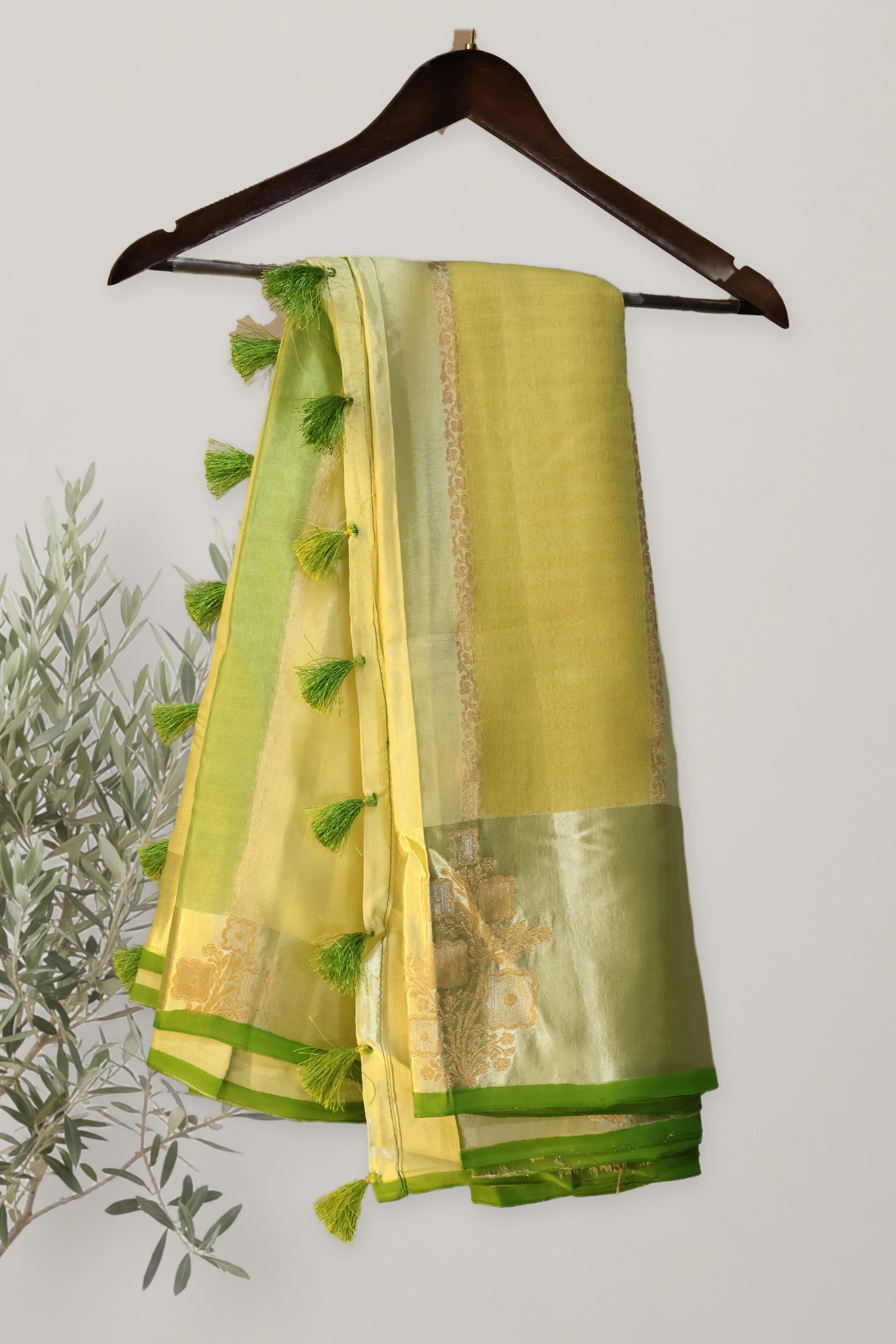 Banarasi Satin Patta Saree: a detail of the work. Banarasi.