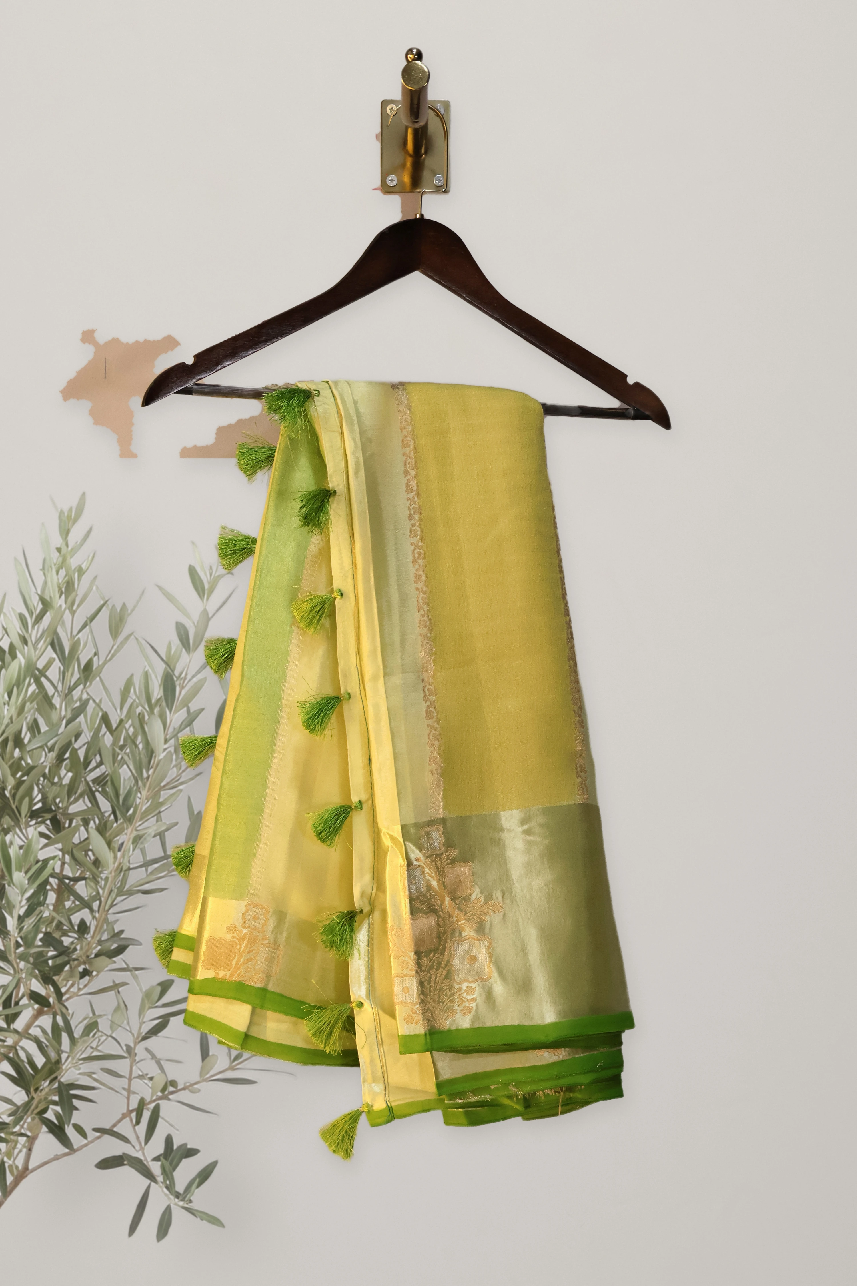 Banarasi Satin Patta Saree: a detail of the work. Banarasi.