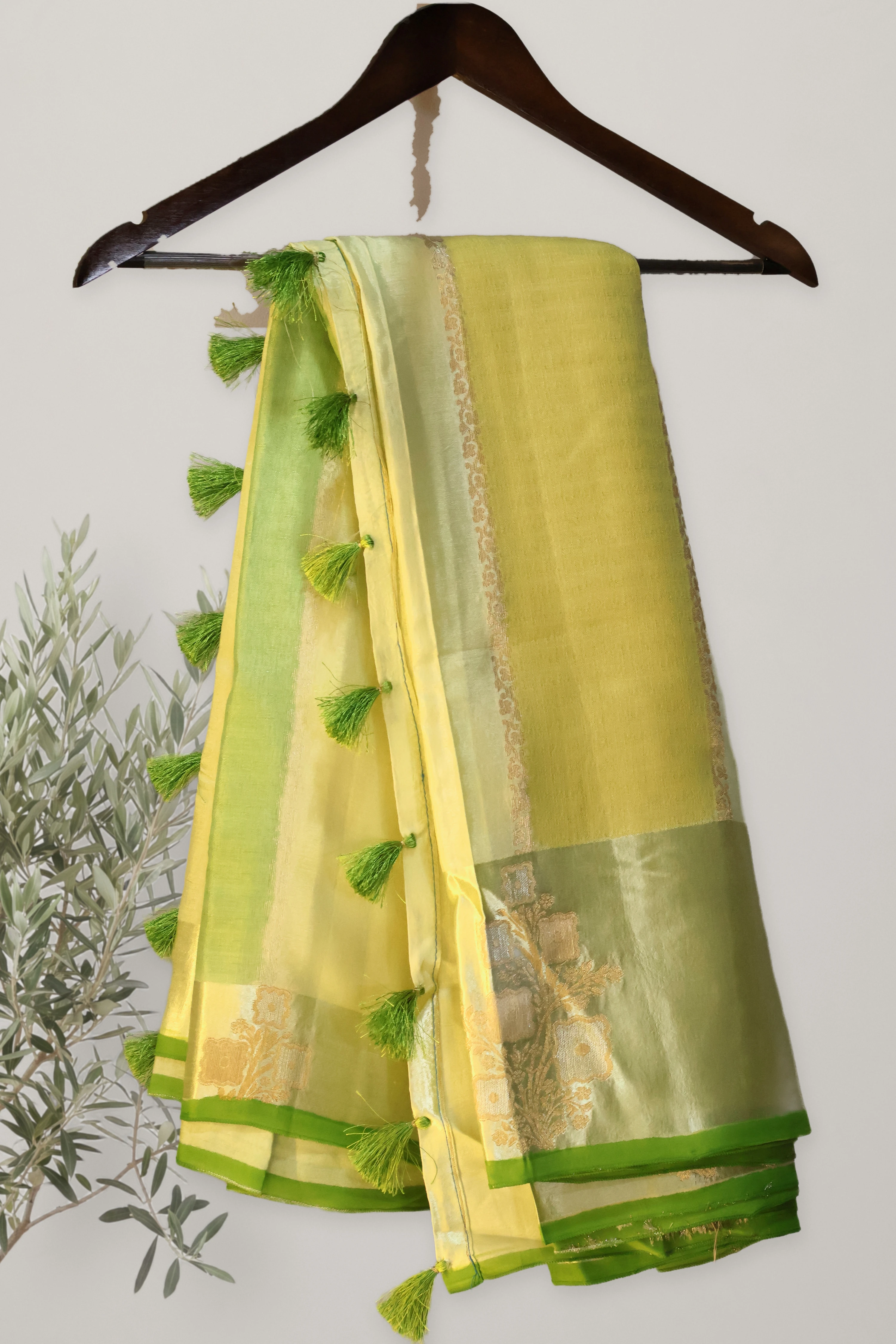 Banarasi Satin Patta Saree: a detail of the work. Banarasi.