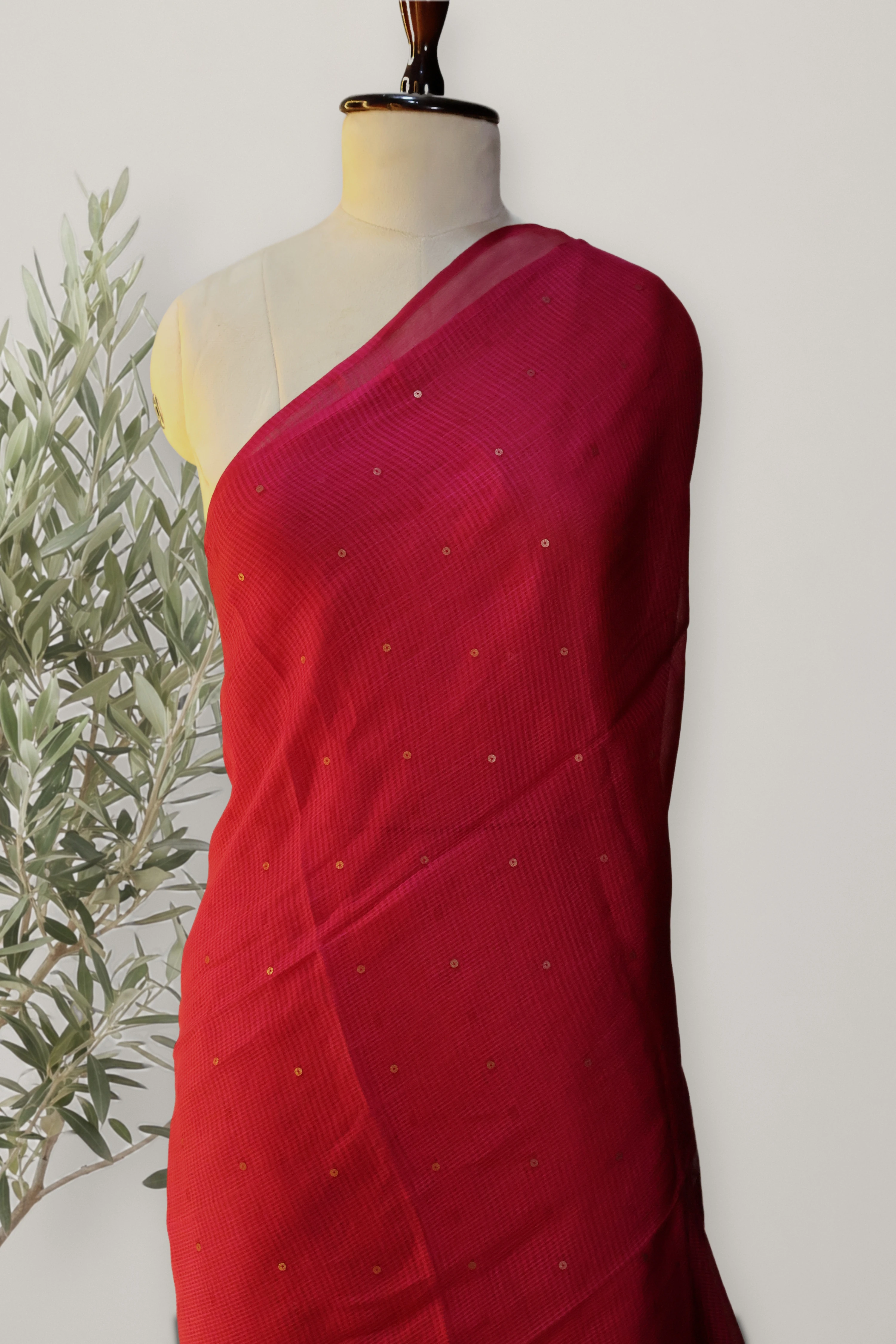 Jamdani Muslin Hanloom: a detail of the work. Jamdani Muslin.