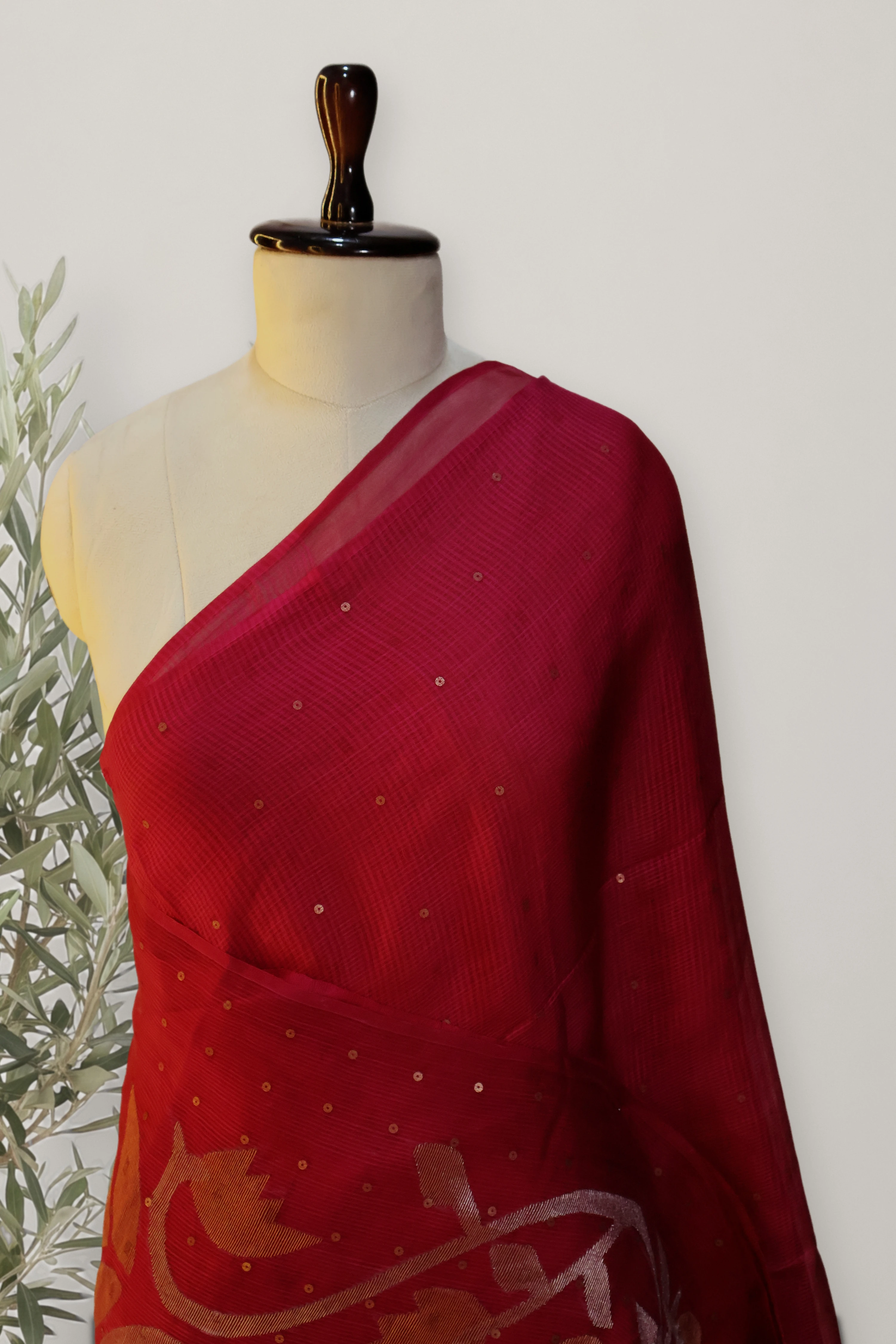 Jamdani Muslin Hanloom: a detail of the work. Jamdani Muslin.
