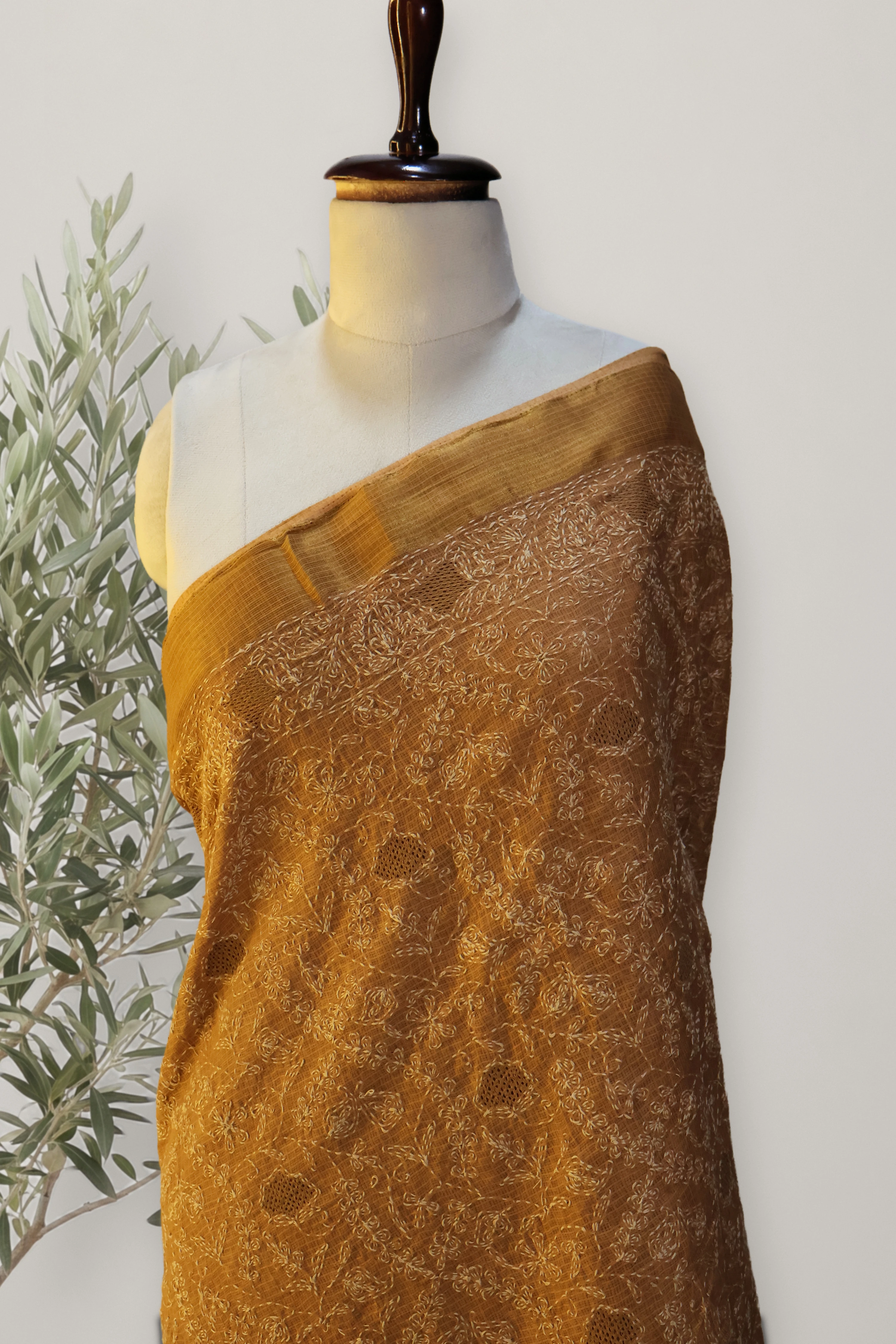 Chikankari Kota Doria Saree: a detail of the work. Chikankari Kota Doria.