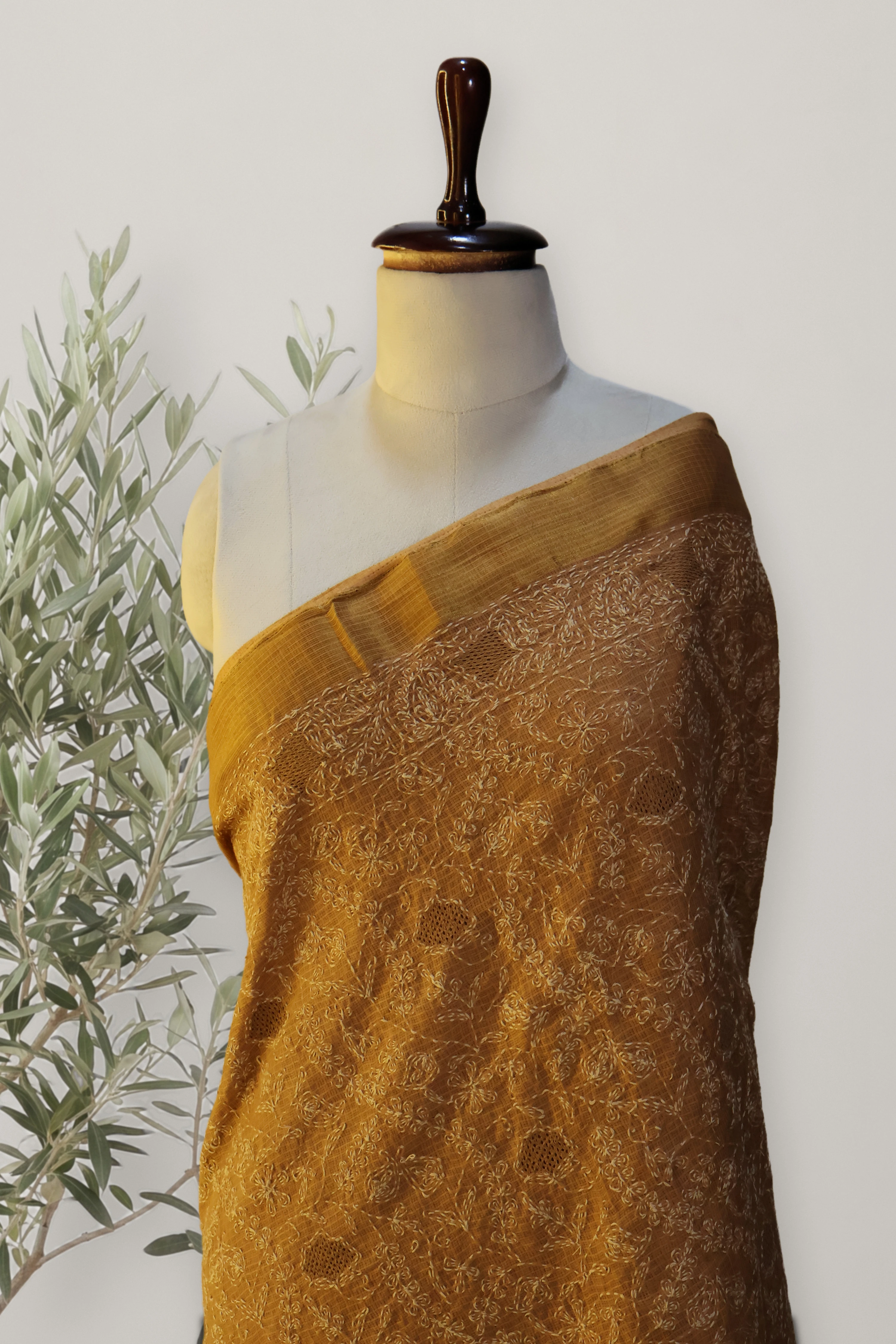 Chikankari Kota Doria Saree: a detail of the work. Chikankari Kota Doria.