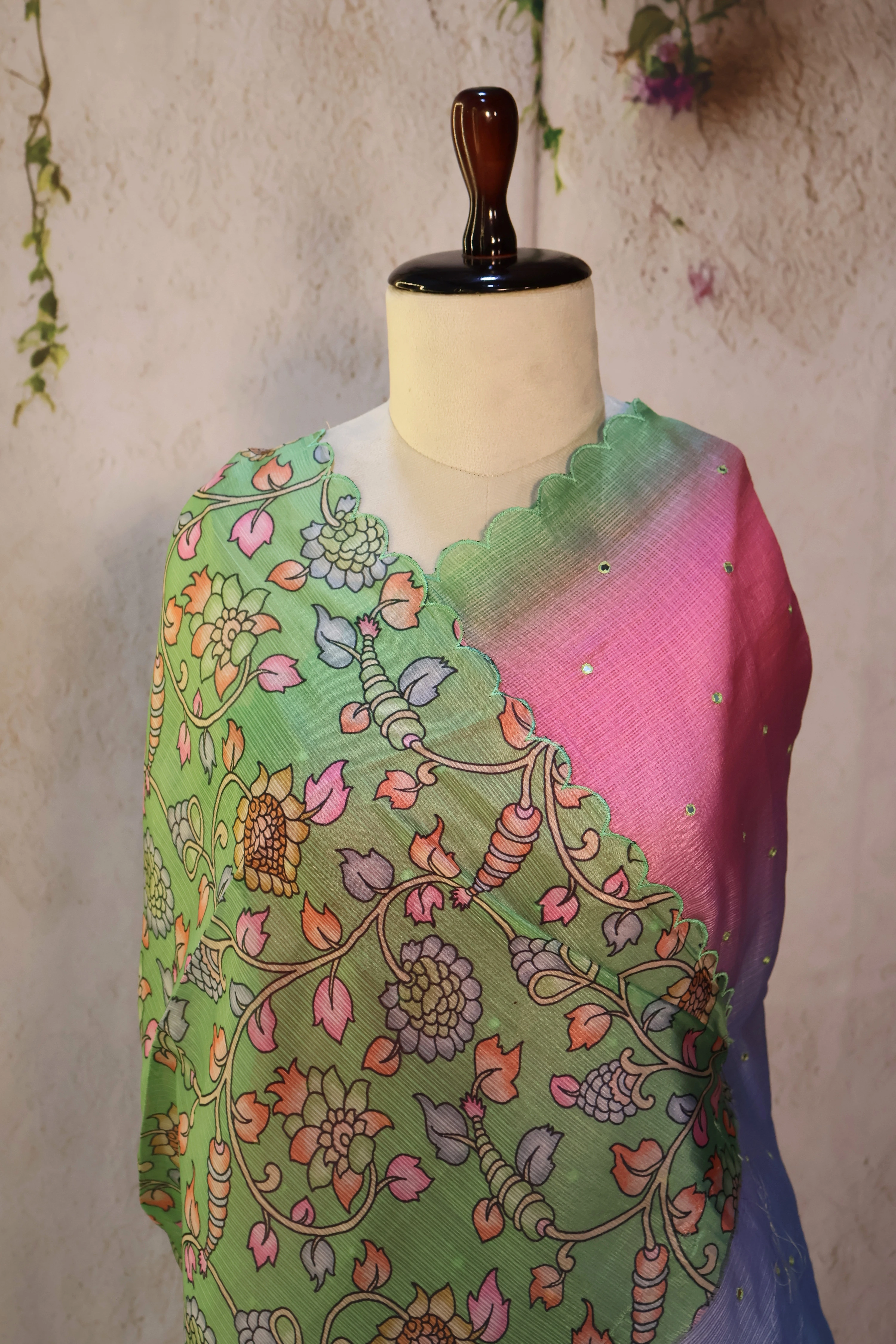 Series 1 · No. 03: the pallu, the decorated end panel that falls over the shoulder.