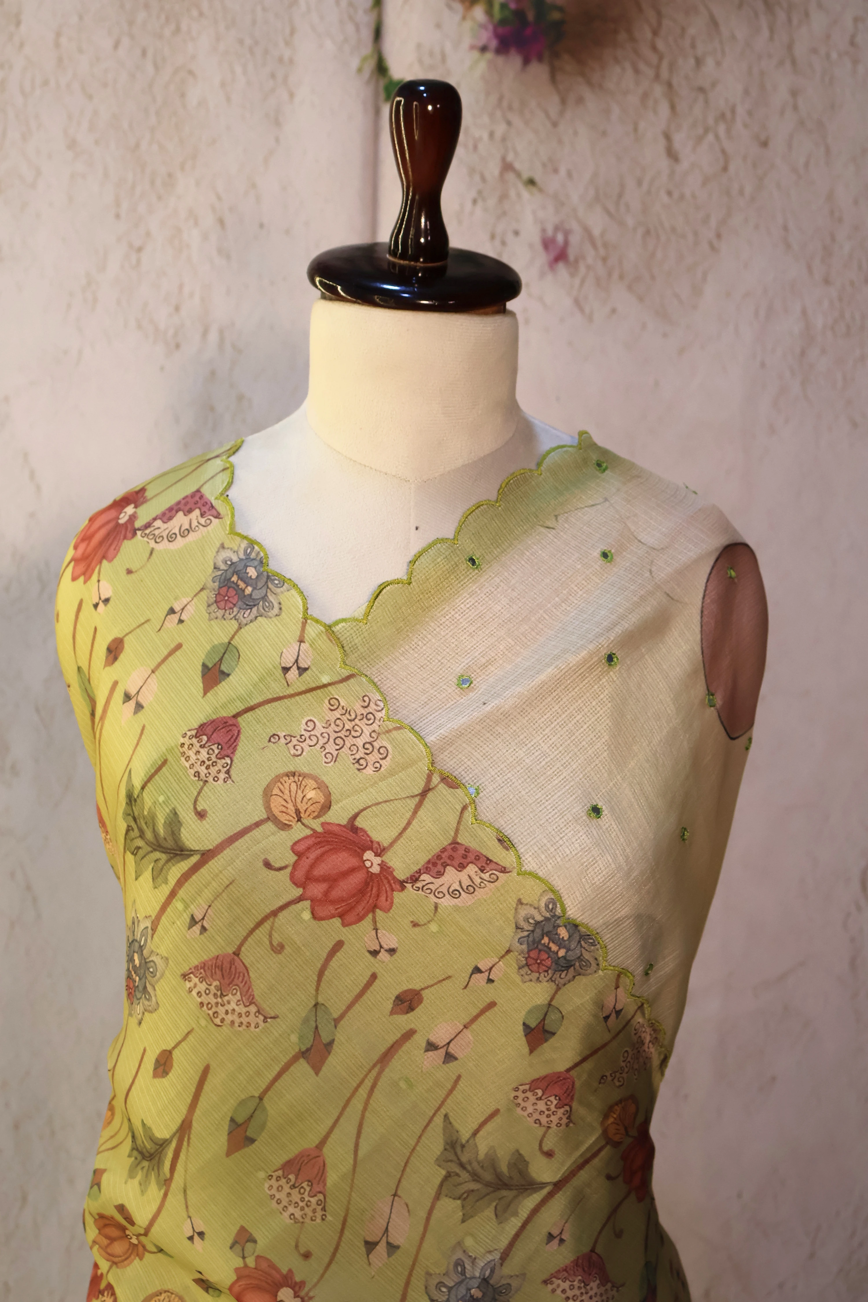 Series 1 · No. 07: the pallu, the decorated end panel that falls over the shoulder.