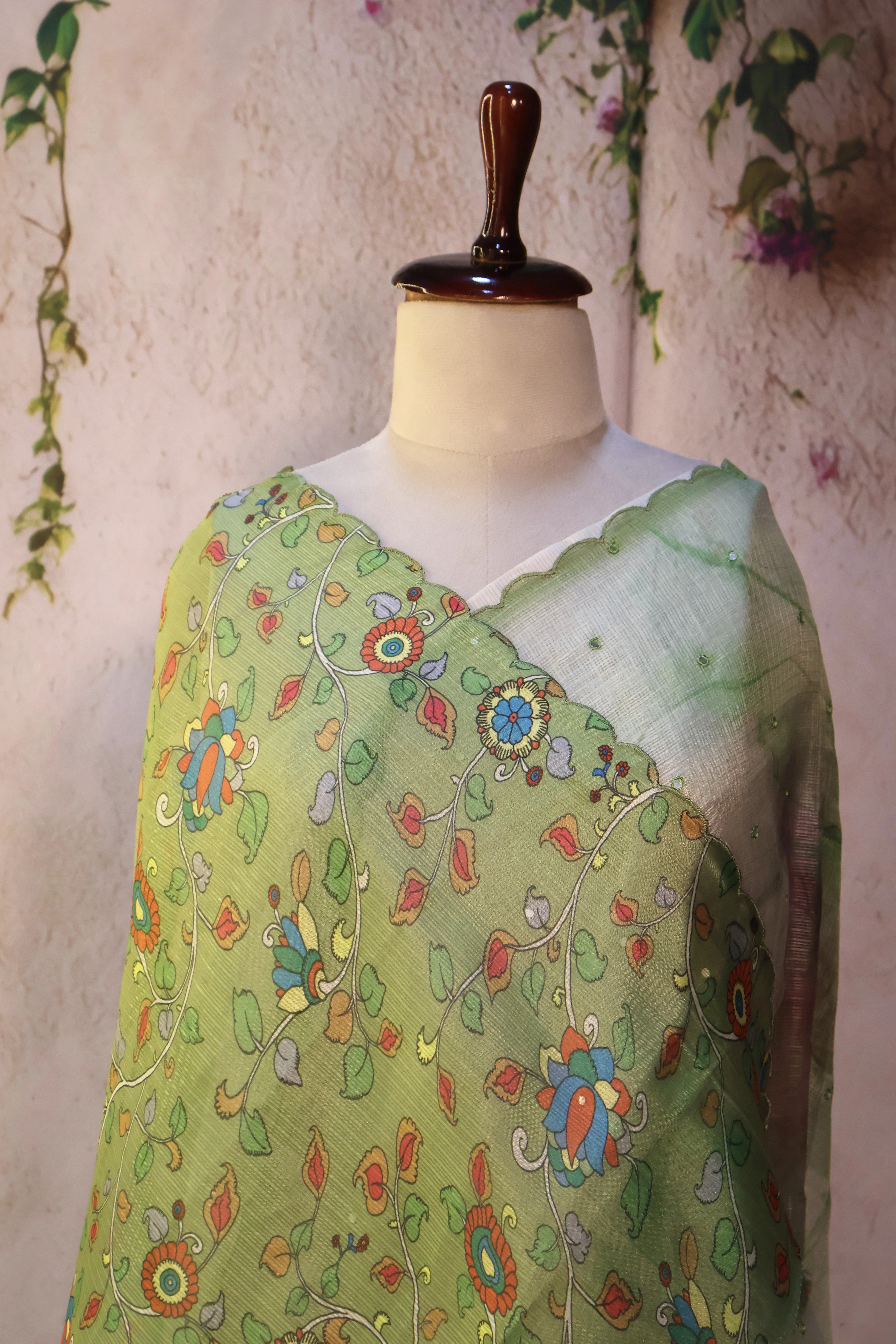Series 1 · No. 08: the pallu, the decorated end panel that falls over the shoulder.