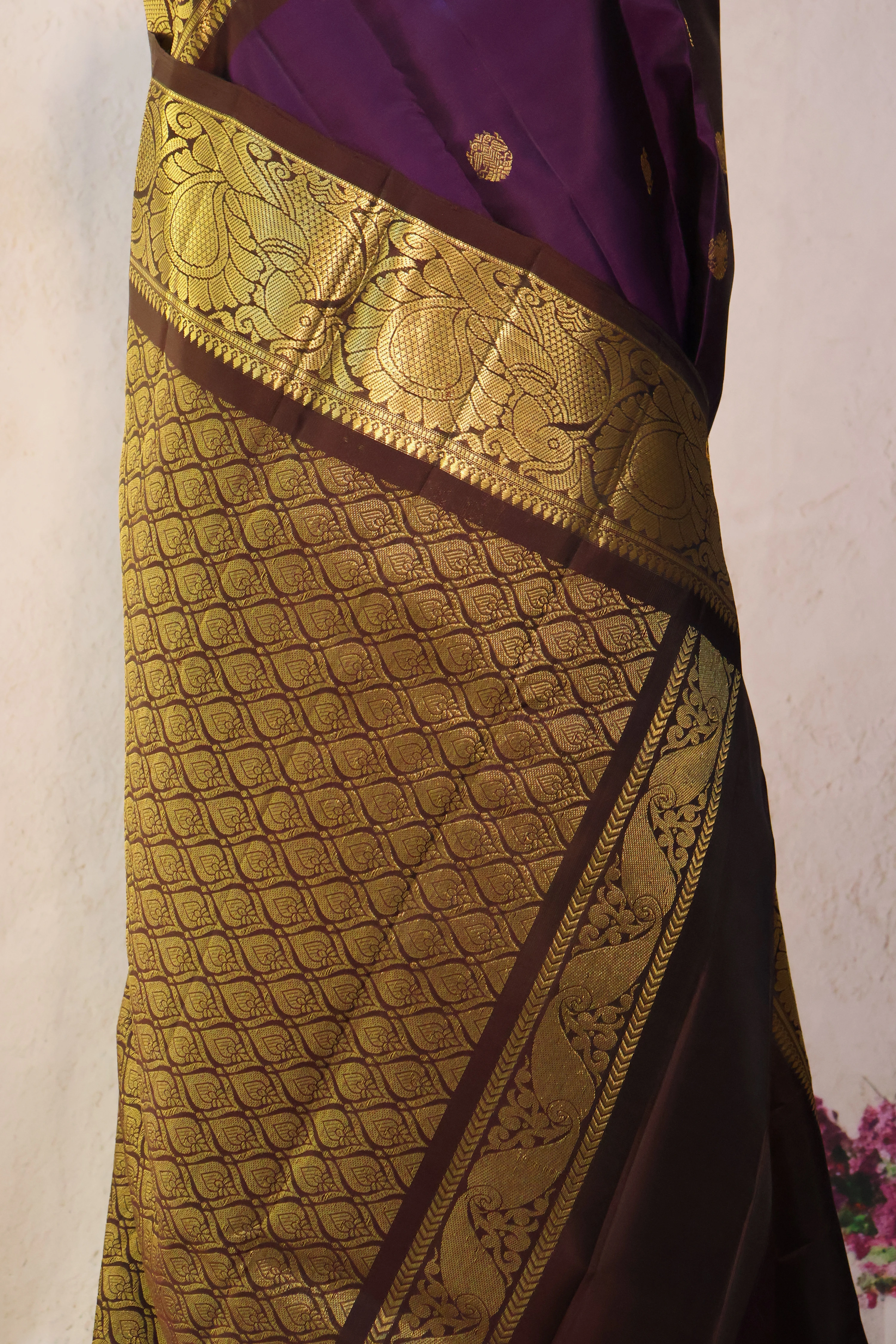 Series 1 · No. 15: the pallu, the decorated end panel that falls over the shoulder.