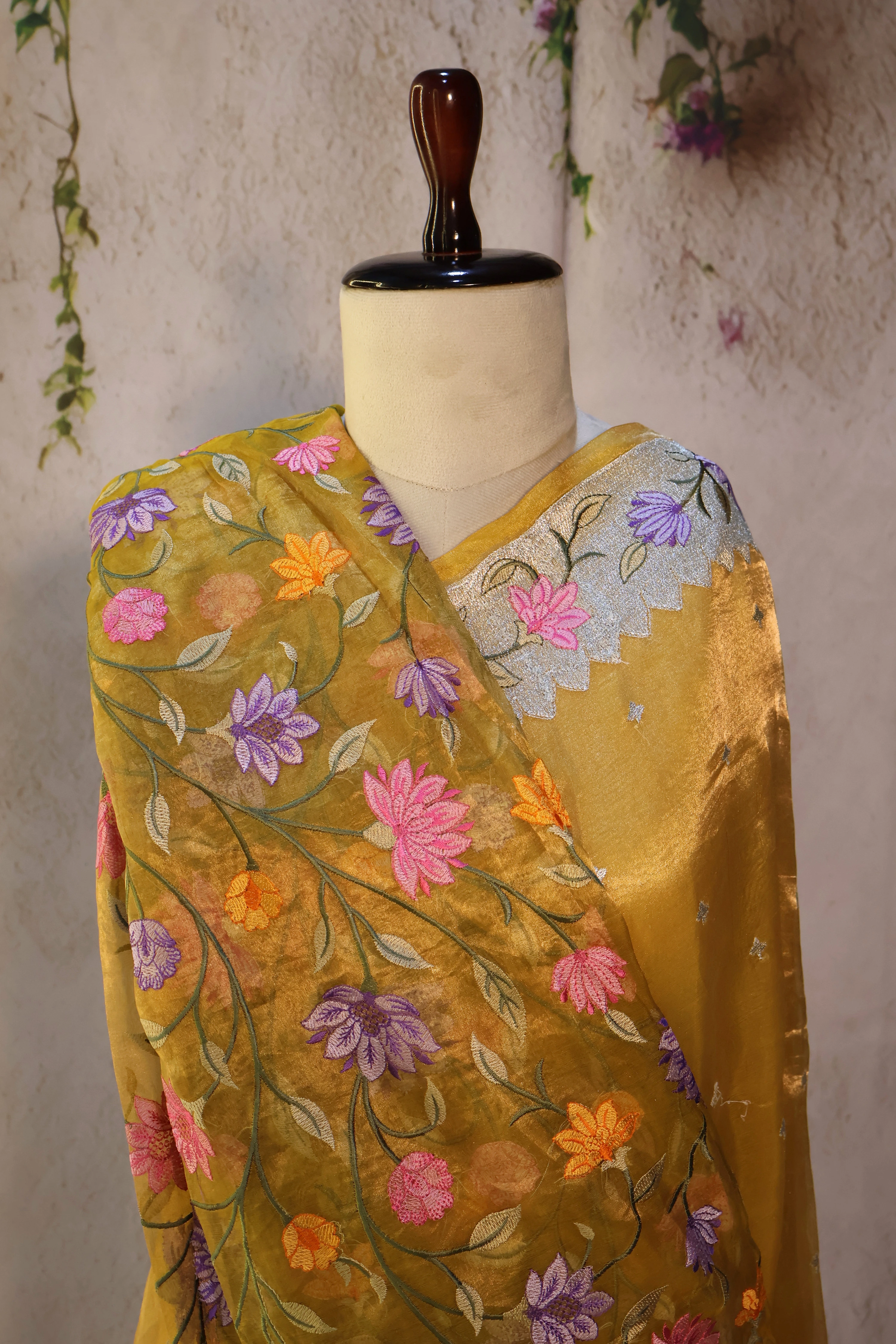 Series 1 · No. 17: the pallu, the decorated end panel that falls over the shoulder.