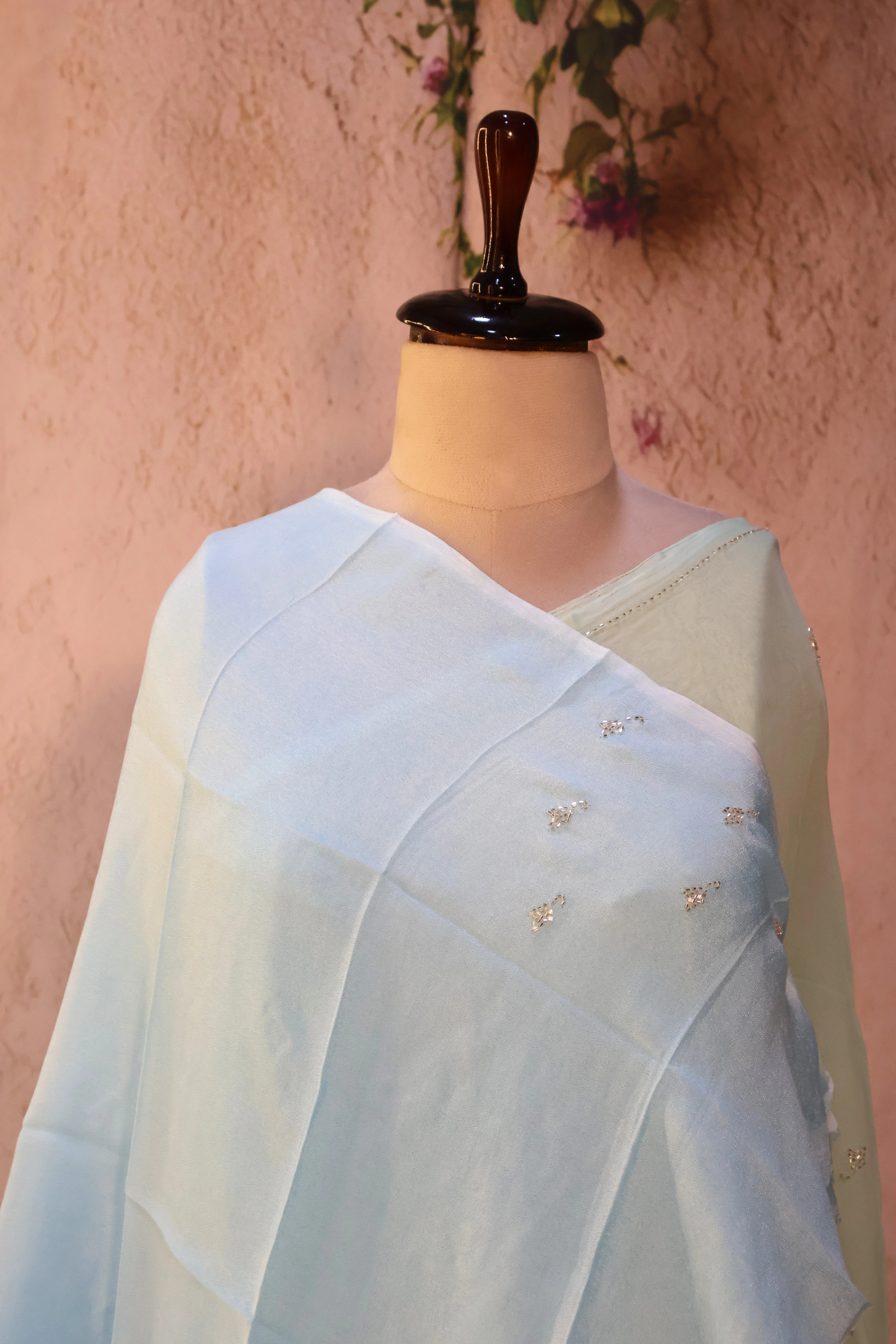 Series 2 · No. 01: the pallu, the decorated end panel that falls over the shoulder.